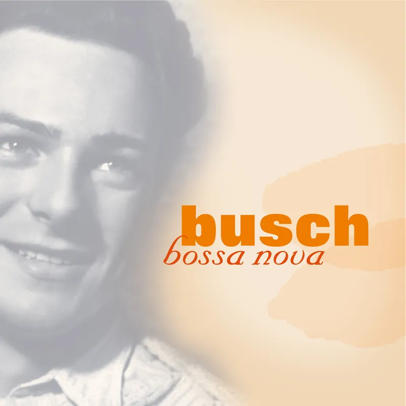 Verblasstes Schwarzweißporträt eines lächelnden jungen Mannes vor pfirsichfarbenem Hintergrund, daneben in Orange „busch“ und kursiv „bossa nova“