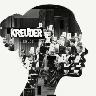 Schwarzweiß-Collage in der Silhouette eines Frauenkopfes im Profil, darin ein Saalpublikum mit Nummernschildern; Schriftzug „KREUDER – Lieblos“